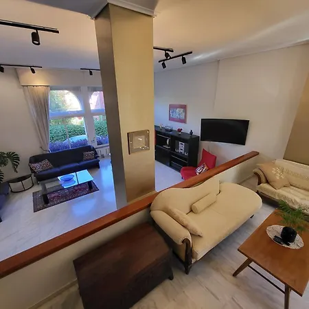 بيت للعطل Periklis House